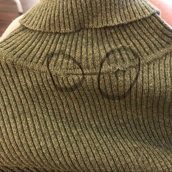 Gap • Olive Green Ribbed Turtleneck - Picture 3 of 8
